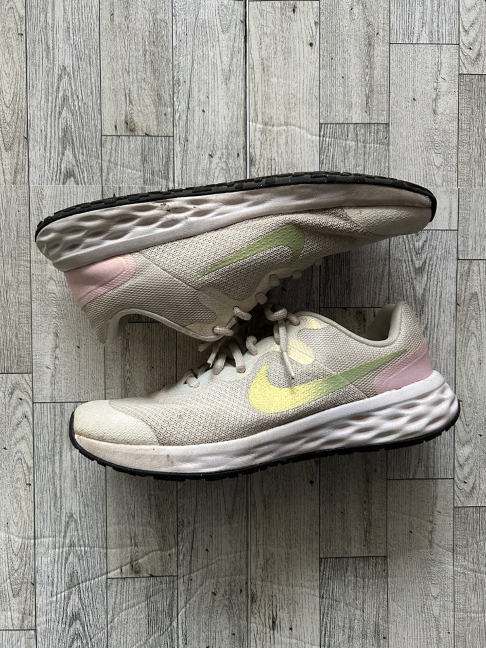 Nike Revolution 6 next nature size 6Y